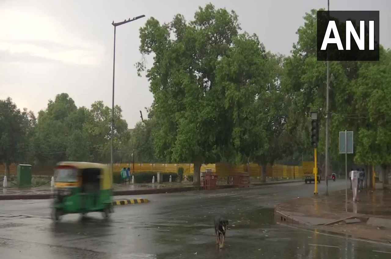 Rajasthan Weather Update: मंगलवार तक बना रहेगा पश्चिमी विक्षोभ का असर, जानें किन-किन जिलों में हो सकती है बारिश