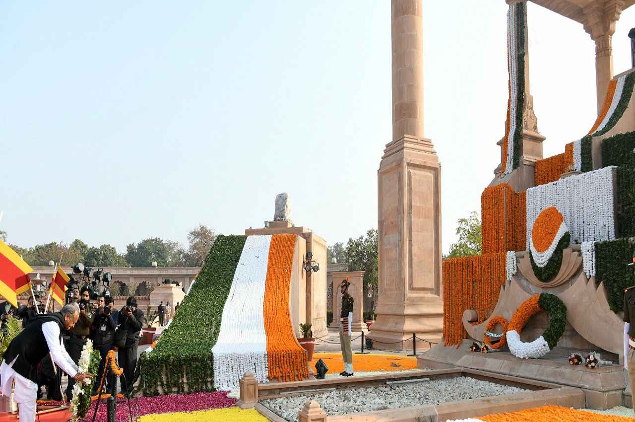 Republic Day 2023: बड़ी चौपड़ पर CM ने फहराया तिरंगा, नेता प्रतिपक्ष सहित आला नेता रहे मौजूद