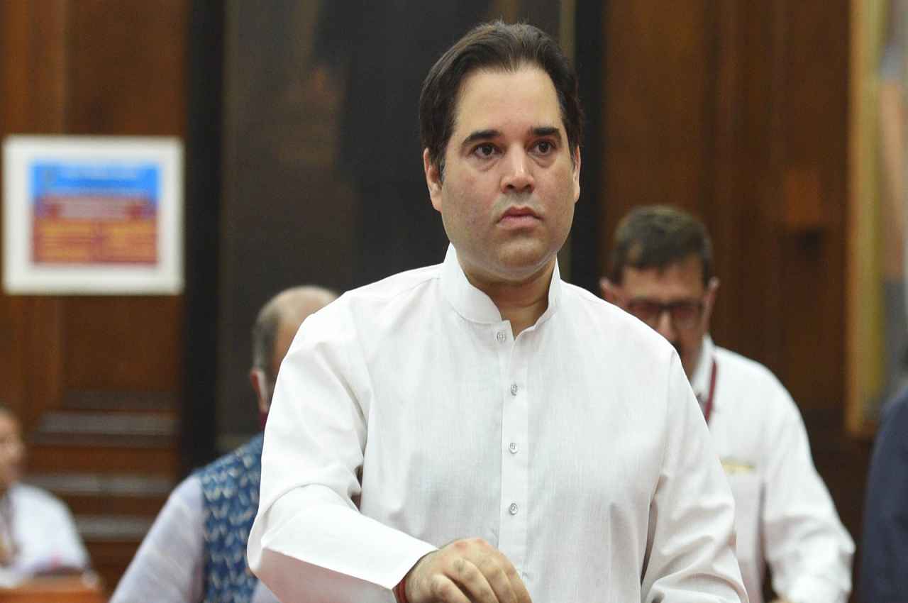Varun Gandhi: बीजेपी, कांग्रेस के बाद अब समाजवादी पार्टी में विकल्प तलाश रहे हैं वरुण गांधी, जानें...