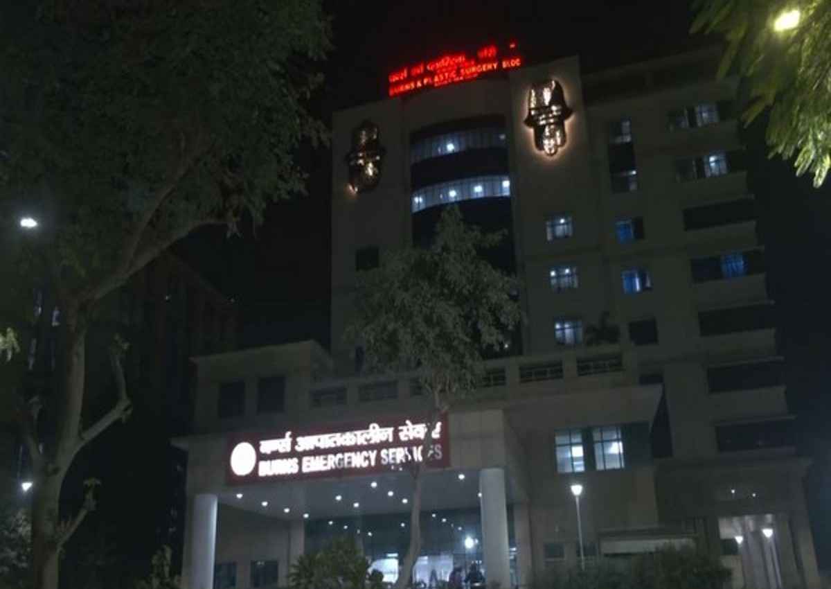 Acid Attack: पालतू कुत्ते को लेकर दो परिवारों के बीच हुआ झगड़ा, एक ने दूसरे पर तेजाब से किया हमला