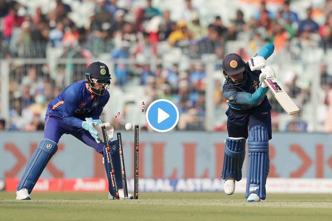 akshar patel clean bowled dhananjaya de silva