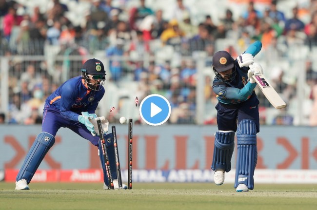 akshar patel clean bowled dhananjaya de silva