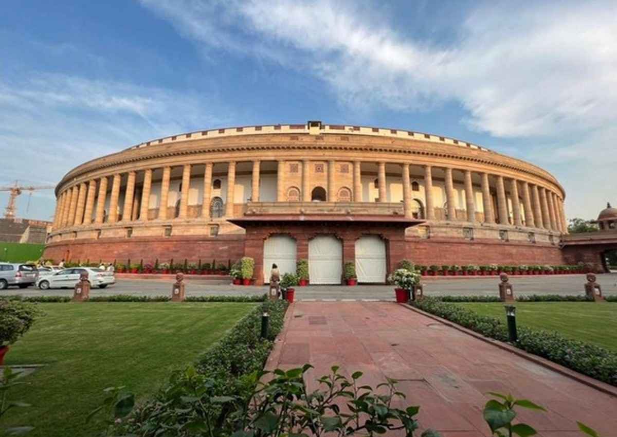 Budget Session Live Updates: संसद में आज भी हंगामे के आसार, राज्यसभा में बोलेंगे प्रधानमंत्री मोदी