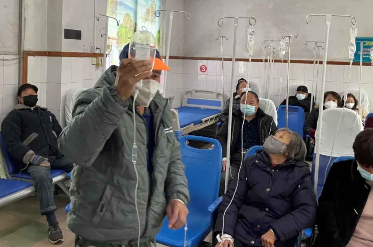 Corona Update: चीन में एक महीने में 60 हजार मौतें, भारत में मंडराया नई लहर का खतरा