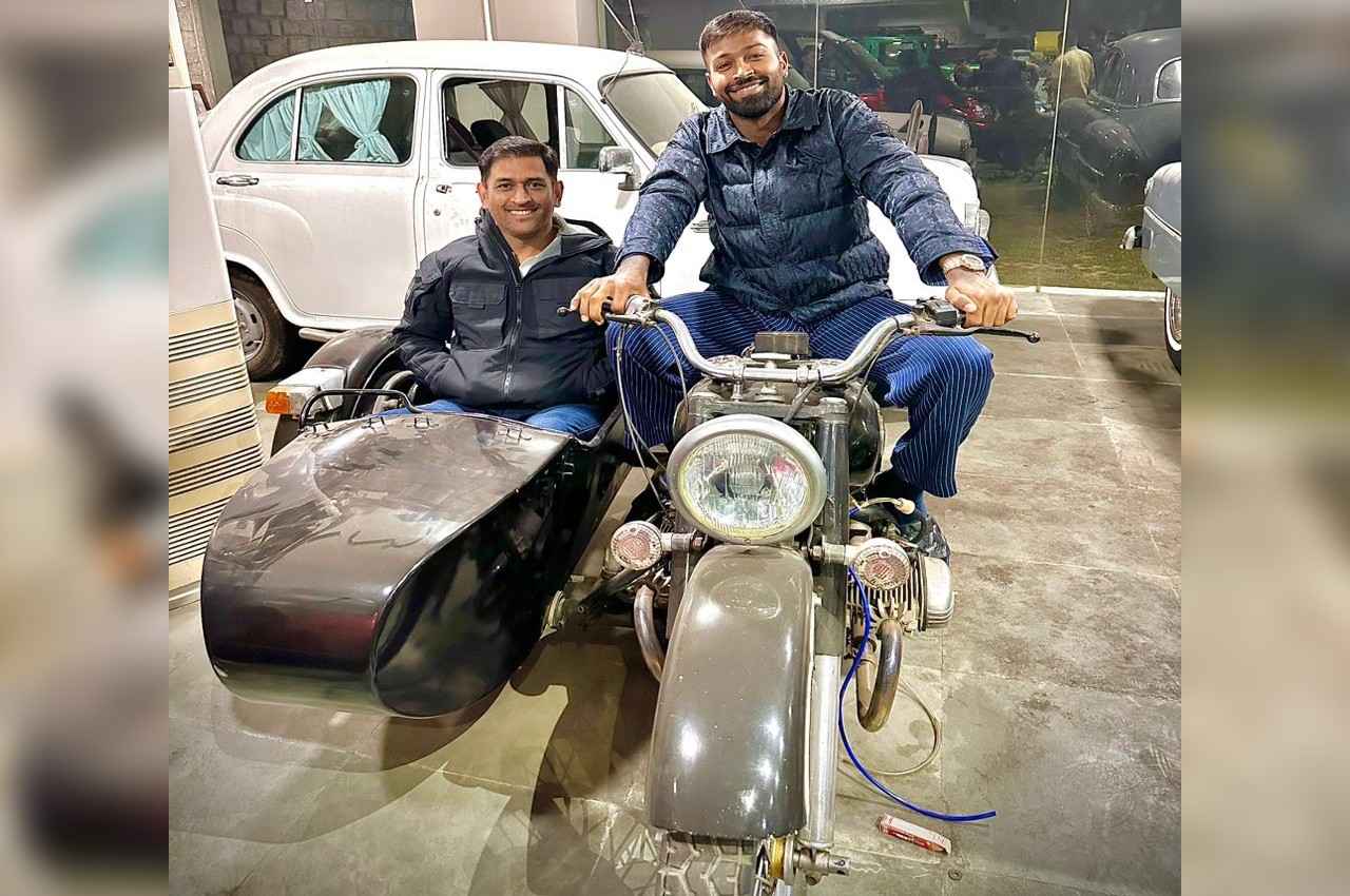 पांड्या और MS धोनी बने 'जय-वीरू ', हार्दिक ने क्यों लिखा-आ रही हैं शोले-2