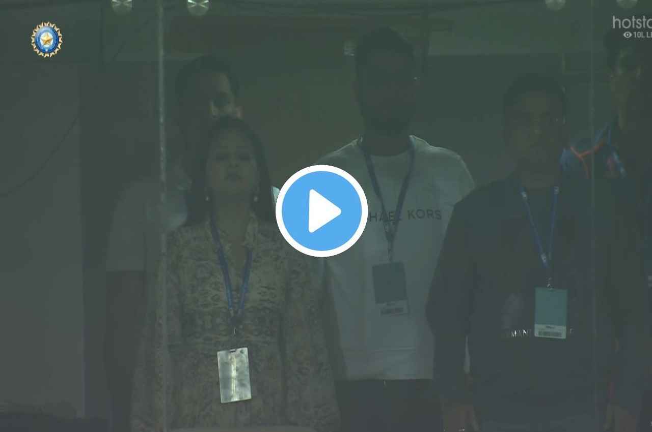 IND vs NZ: रांची में MS धोनी का जलवा, पत्नी साक्षी के साथ देखने पहुंचे मैच, देखें
