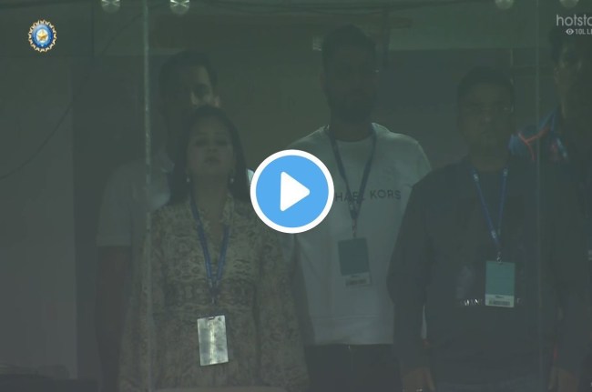 ind vs nz live score ms dhoni wife sakshi watch match