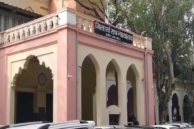 indore court suspected woman caught in lawyer dress