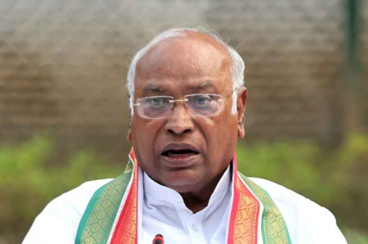 'लद्दाख को सुनें', मल्लिकार्जुन खड़गे ने पीएम मोदी पर किया कटाक्ष