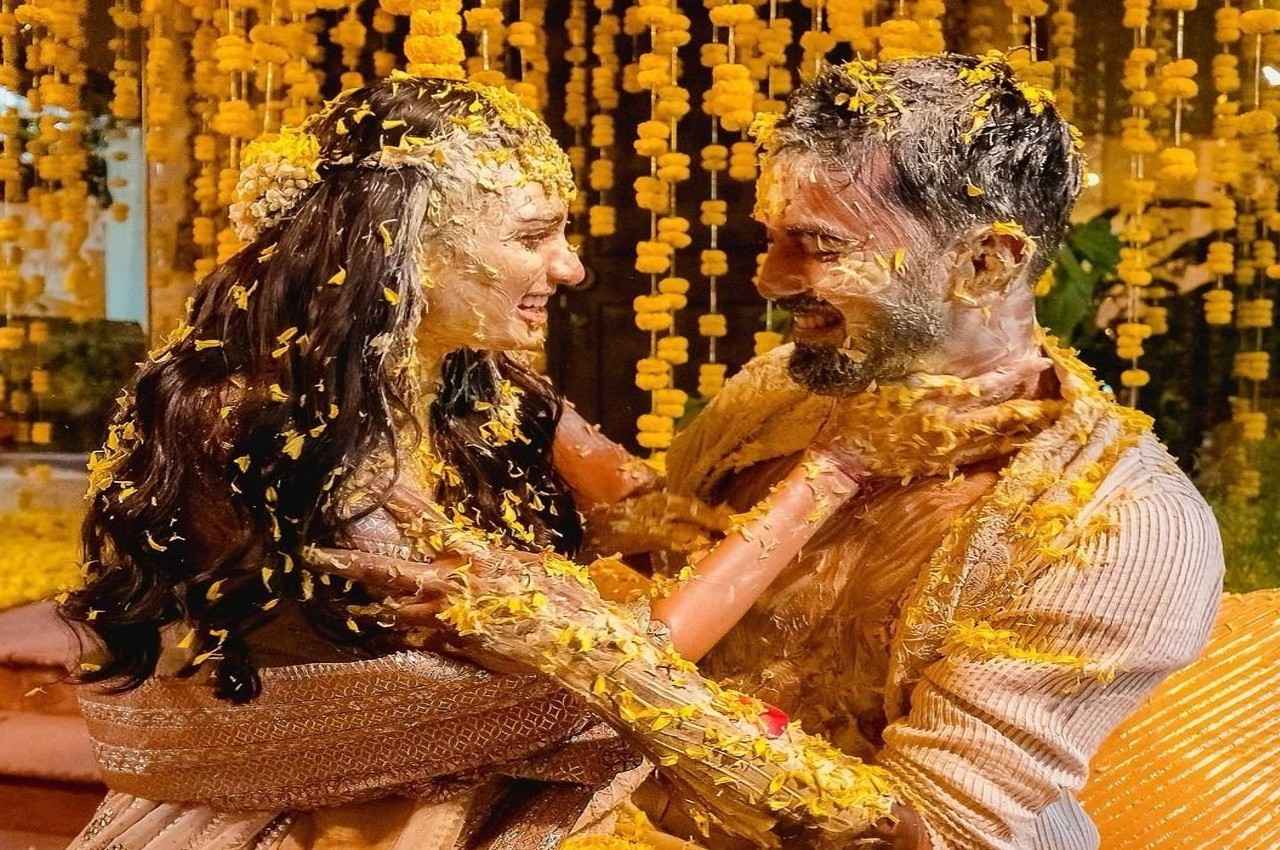 KL Rahul Wedding: अथिया को हल्दी लगाते नजर आ रहे KL राहुल, कैप्शन में लिखा 'सुख'