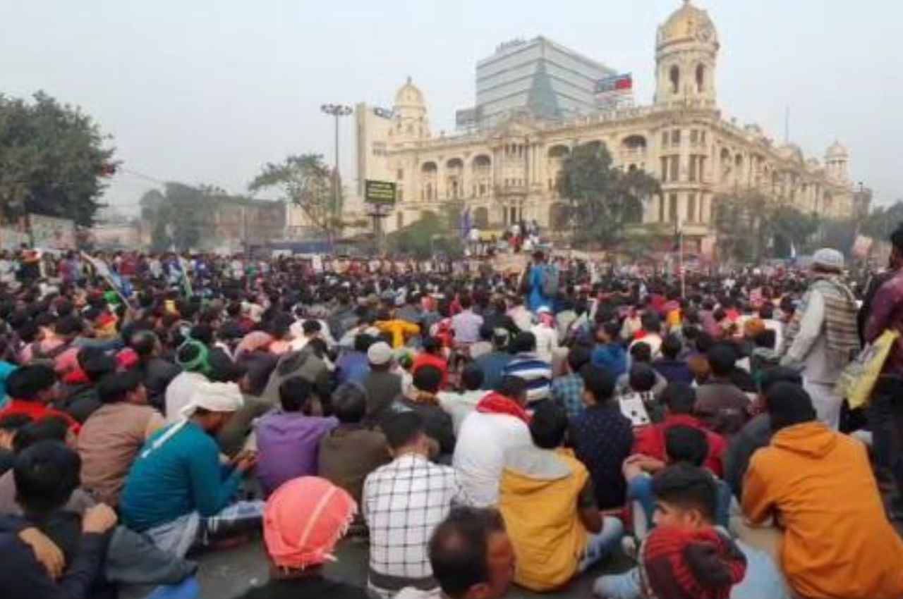 कोलकाता: आईएसएफ के स्थापना दिवस के मौके पर मचा बवाल, तृणमूल और आईएसएफ समर्थकों के बीच हिंसक झड़प
