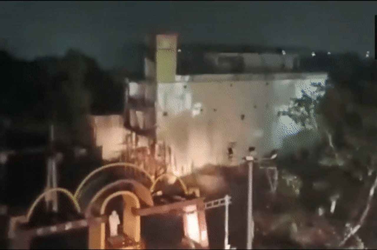 MP News: हत्याकांड के भड़का जनाक्रोश, आरोपी भाजपा नेता के होटल को डायनामाइट से उड़ाया; देखें VIDEO
