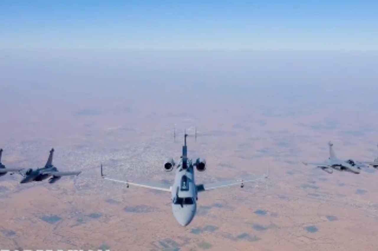 Republic Day 2023: जमीन पर टैंकों की दहाड़, आसमान में गरजा राफेल, कर्तव्य पथ पर भारत ने दिखाई अपनी ताकत