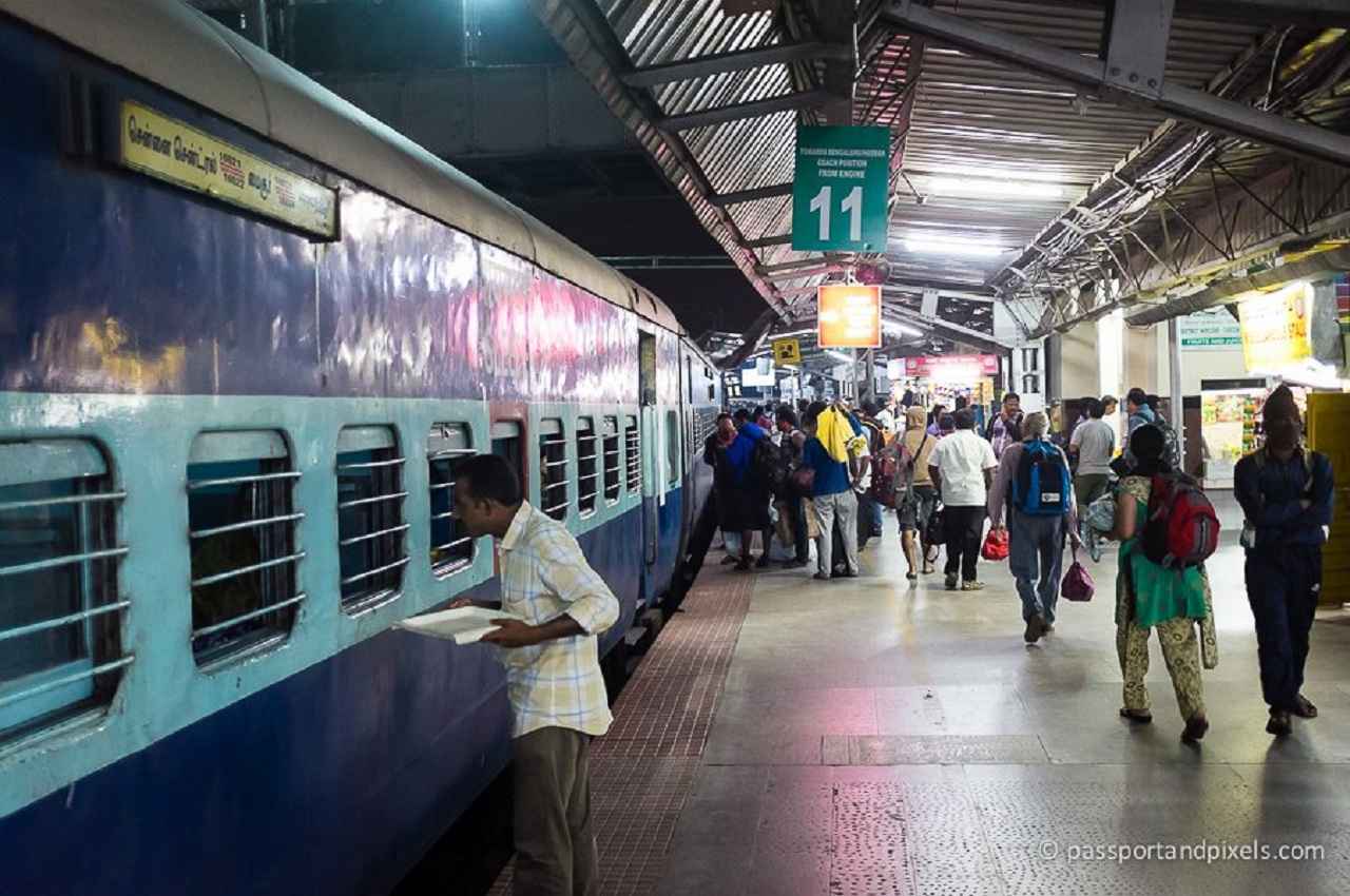 Indian Railway Passenger Rules: रात 10 बजे के बाद के क्या हैं नियम? अगर आप भी ट्रेन में कर रहे हैं रात का सफर तो हो जाएं अलर्ट