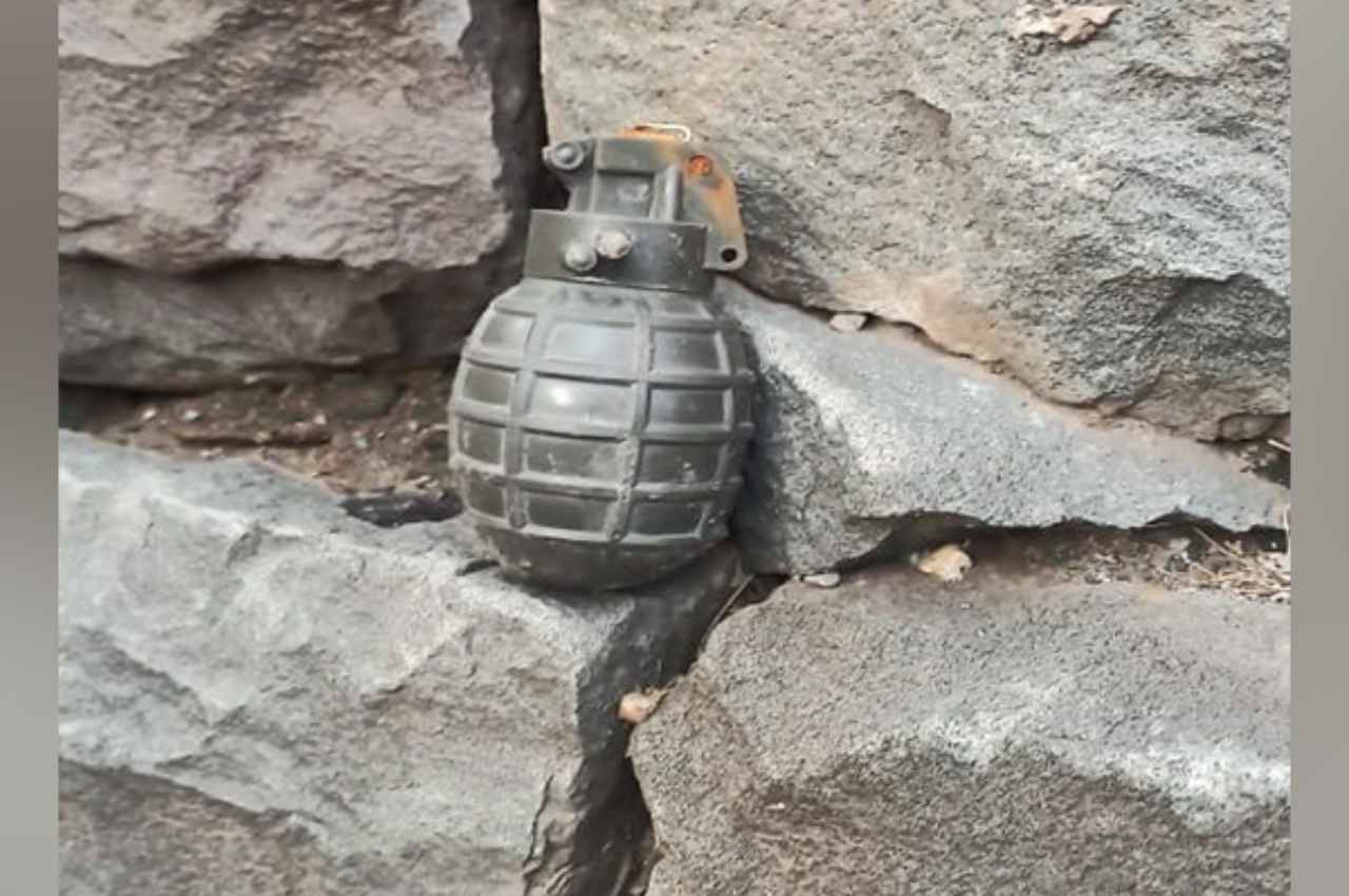 बरामद ग्रेनेड बरामद ग्रेनेड
