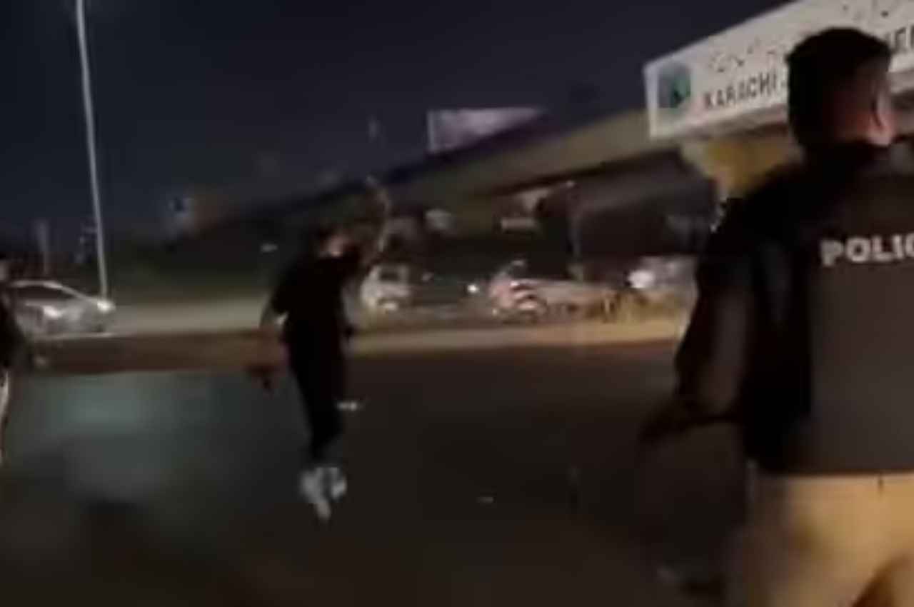 घटनास्थल की तस्वीर (1) Pakistan, Karachi station, terrorist attack