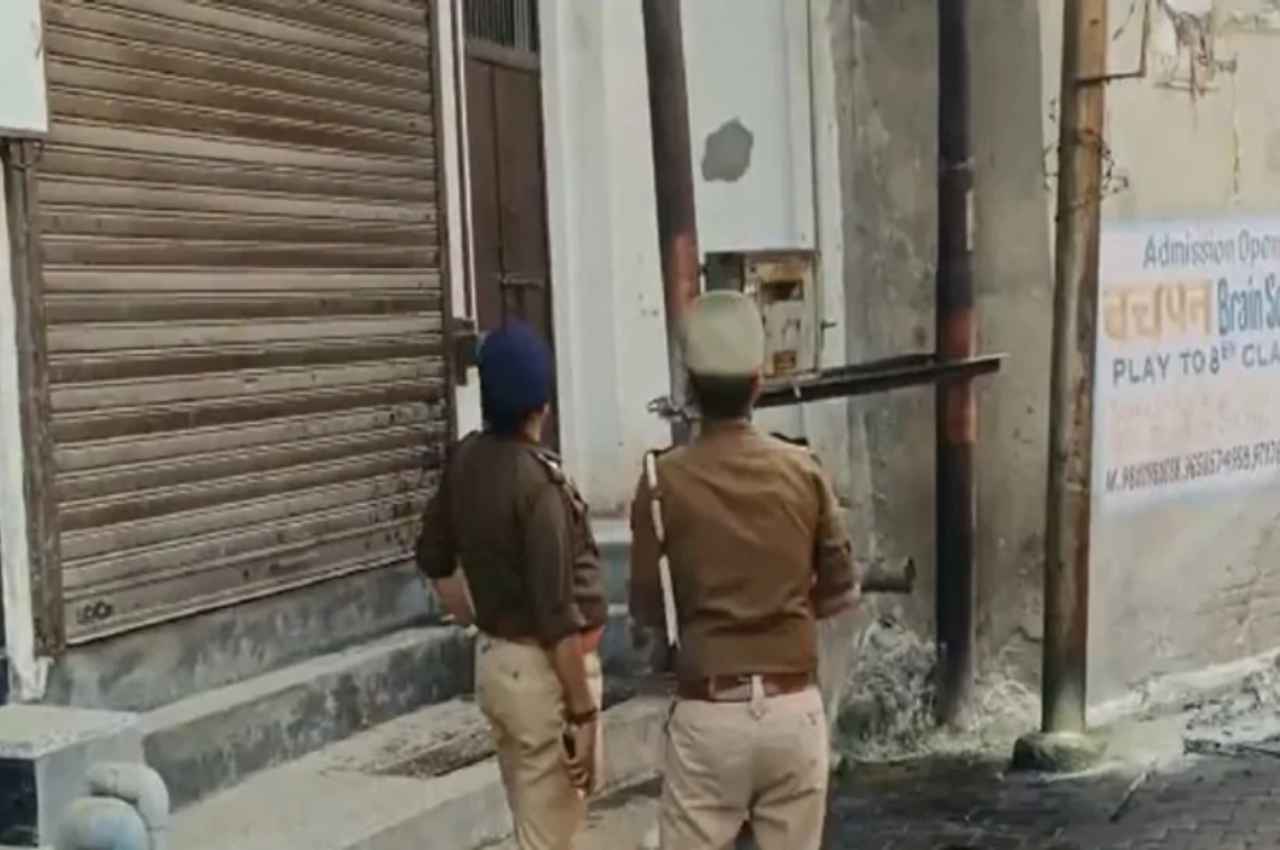 ग्रेटर नोएडा में ट्रांसफार्मर में ब्लास्ट, 4 लोग बुरी तरह झुलसे
