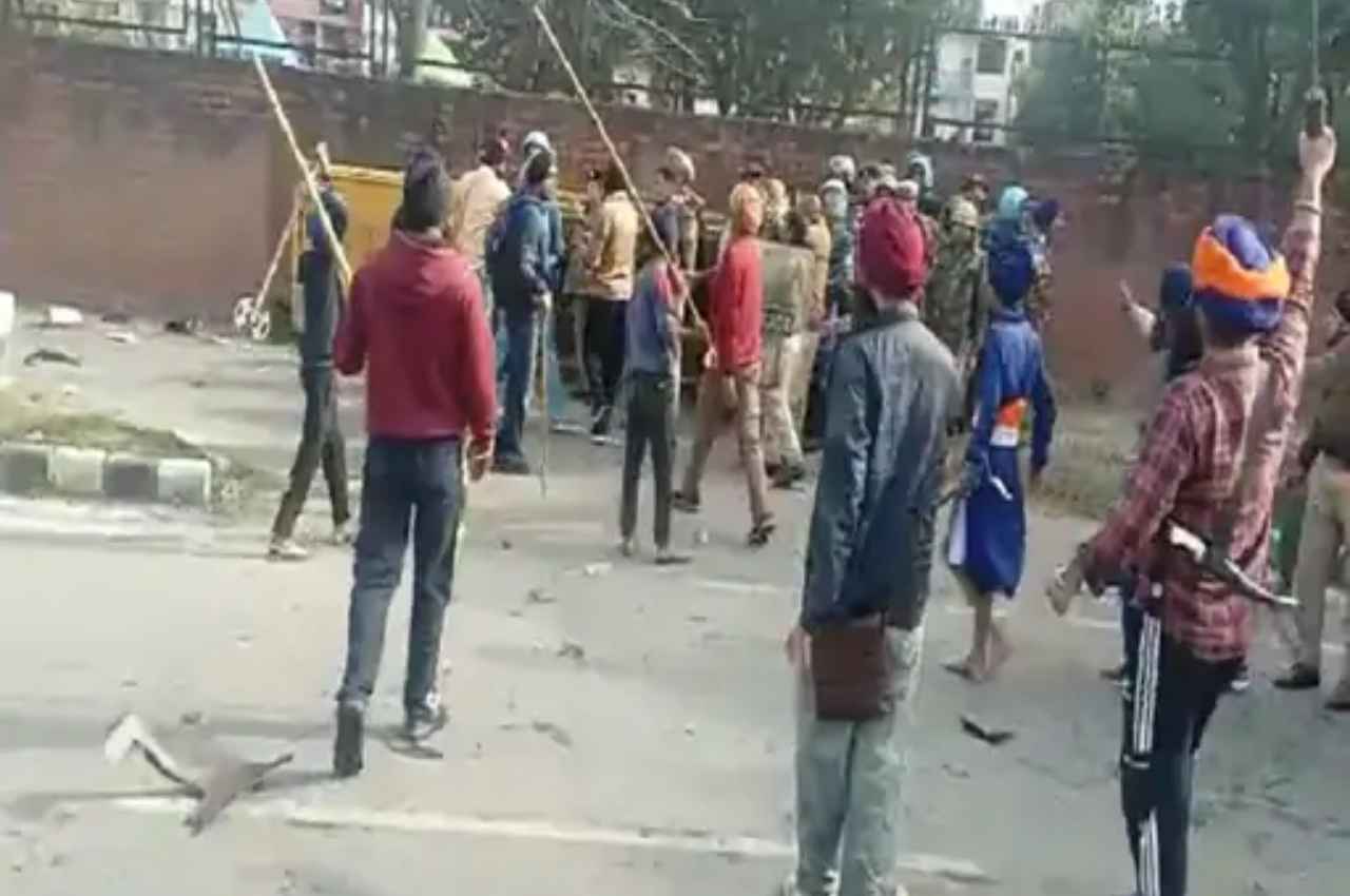Punjab News: सिख कैदियों की रिहाई पर बवाल, प्रदर्शनकारियों व पुलिस में झड़प और तोड़फोड़