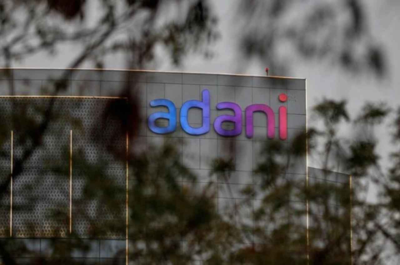 ACC, अंबुजा ब्रांडों के विलय पर अडानी समूह ने किया स्पष्ट, कहा- 'विलय की कोई योजना नहीं..'