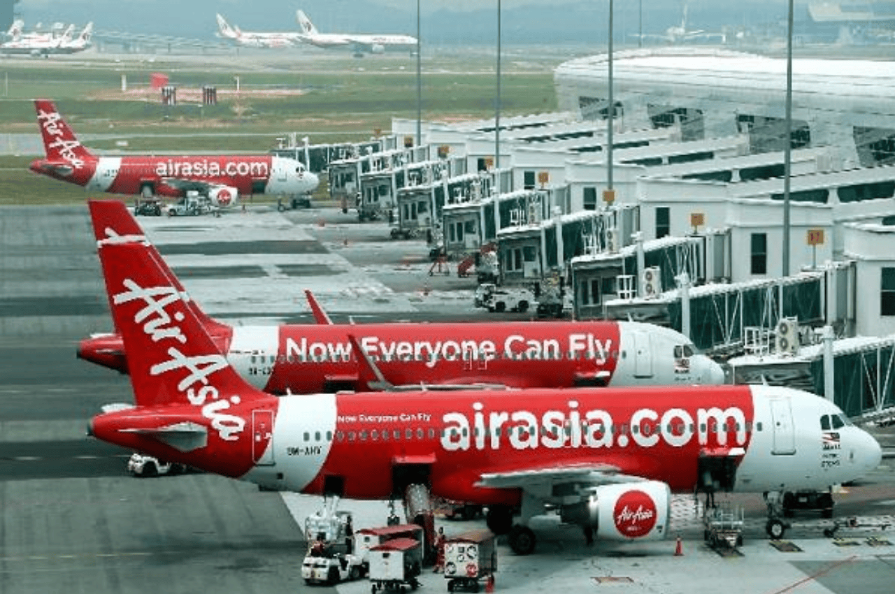Air Asia: बेंगलुरु से उड़ान भरने के बाद एयर एशिया की फ्लाइट में तकनीकी खराबी, कराई इमरजेंसी लैंडिंग