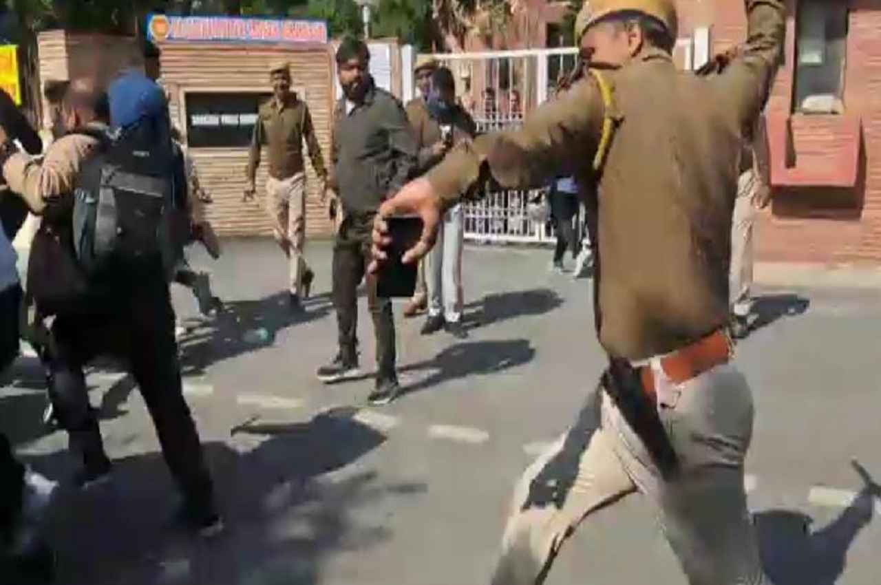 Ajmer News: प्रदर्शन कर रहे बेरोजगारों पर पुलिस ने बरसाई लाठियां, उपेन यादव गिरफ्तार