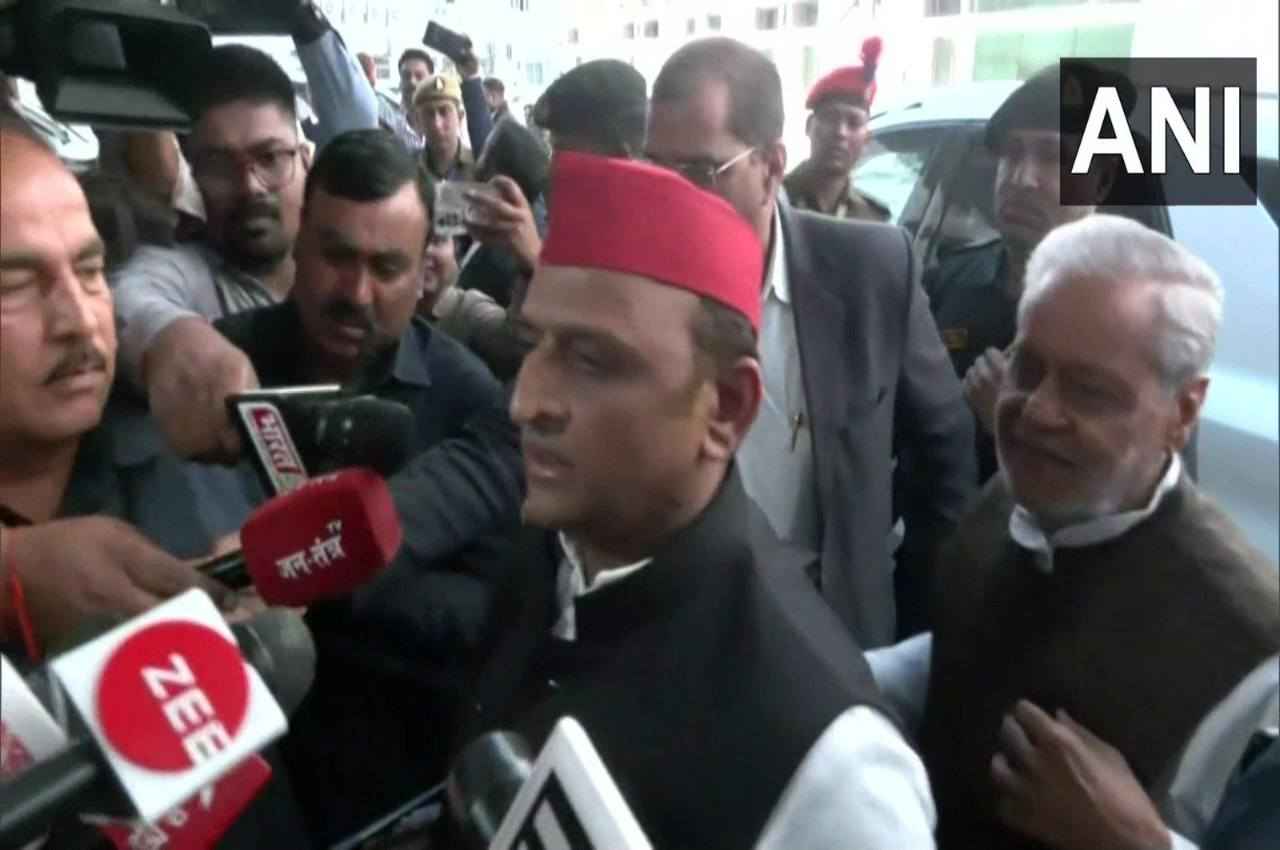 पवन खेड़ा मामले में अखिलेश यादव का बड़ा बयान, बोले- मुझे भी प्रयागराज जाने से रोका गया था
