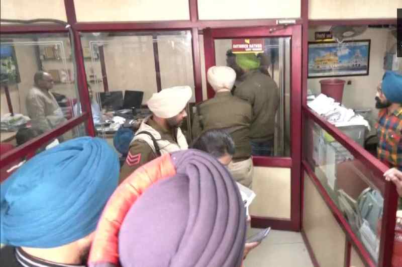 Amritsar pnb loot, Bank loot, Crime news, Loot in pinjab