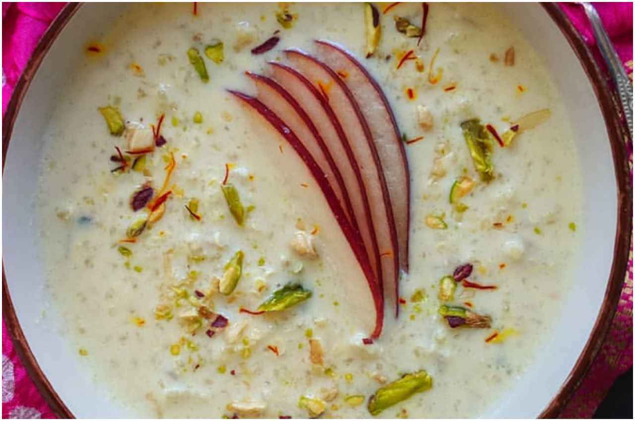 Apple Kheer Recipe: महाशिवरात्रि पर भगवान भोलेनाथ को लगाएं 'सेब की खीर' का भोग, ये हैं बनाने की विधि