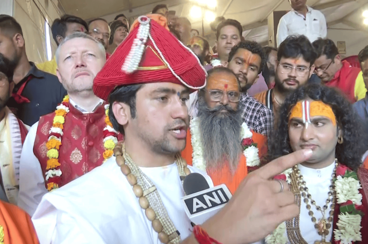 MP News: बागेश्वर धाम प्रमुख धीरेंद्र शास्त्री बोले- भारत हिंदू राष्ट्र बनेगा, विदेशी भी चाहते हैं ऐसा