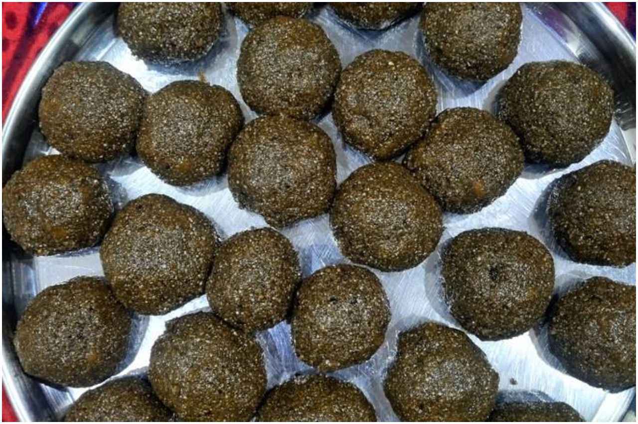 Bajra Laddu Recipe: इन बीमारियों से बचने के लिए खाएं बाजरे के लड्डू, ये रही बनाने की विधि