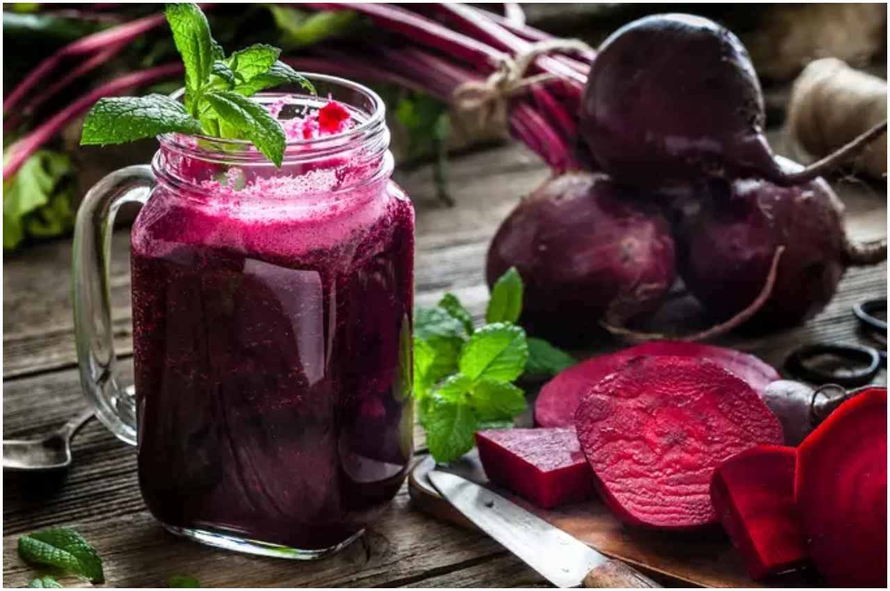 Beetroot Juice: चुकंदर का जूस पीने से कई गंभीर बीमारियों से मिलेगी निजात, इस रेसिपी से दस मिनट में बनाए