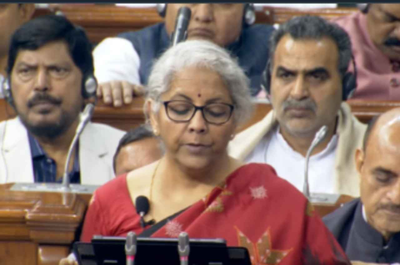 Budget 2023:  वित्त मंत्री निर्मला सीतारमण ने खोला पिटारा, Tax Limit बढ़ाई गई, अब 7 लाख रुपये तक इनकम टैक्स फ्री