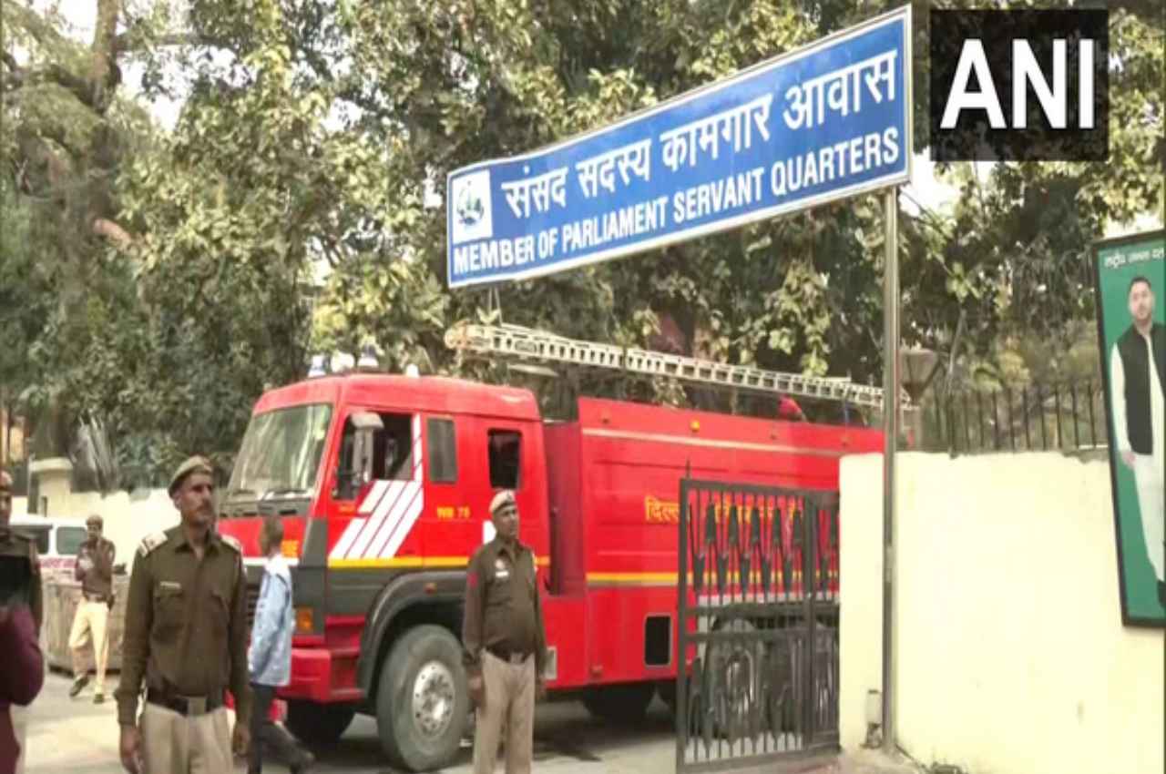 दिल्ली के विट्ठल भाई पटेल हाउस में लगी आग, दमकल की गाड़ियां मौके पर
