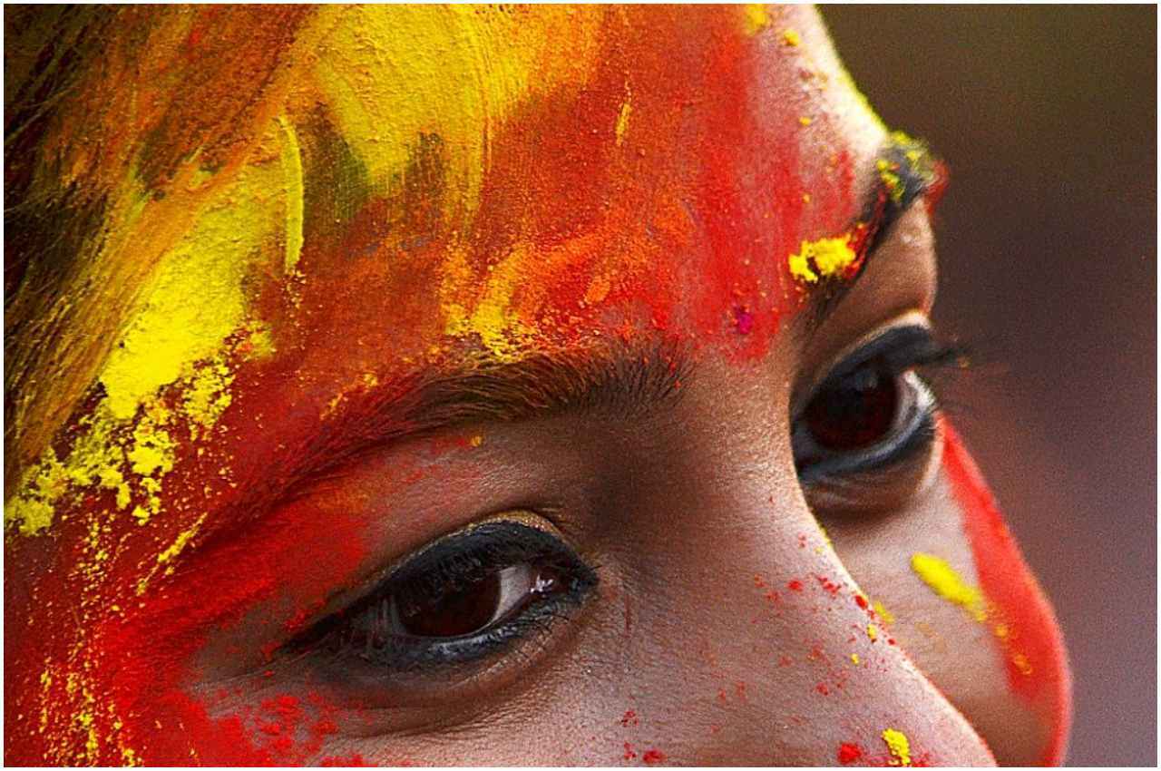 Holi Eye Care Tips: होली पर चटकीले रंगों से करें अपनी आंखों का बचाव, अपनाएं ये आसान टिप्स