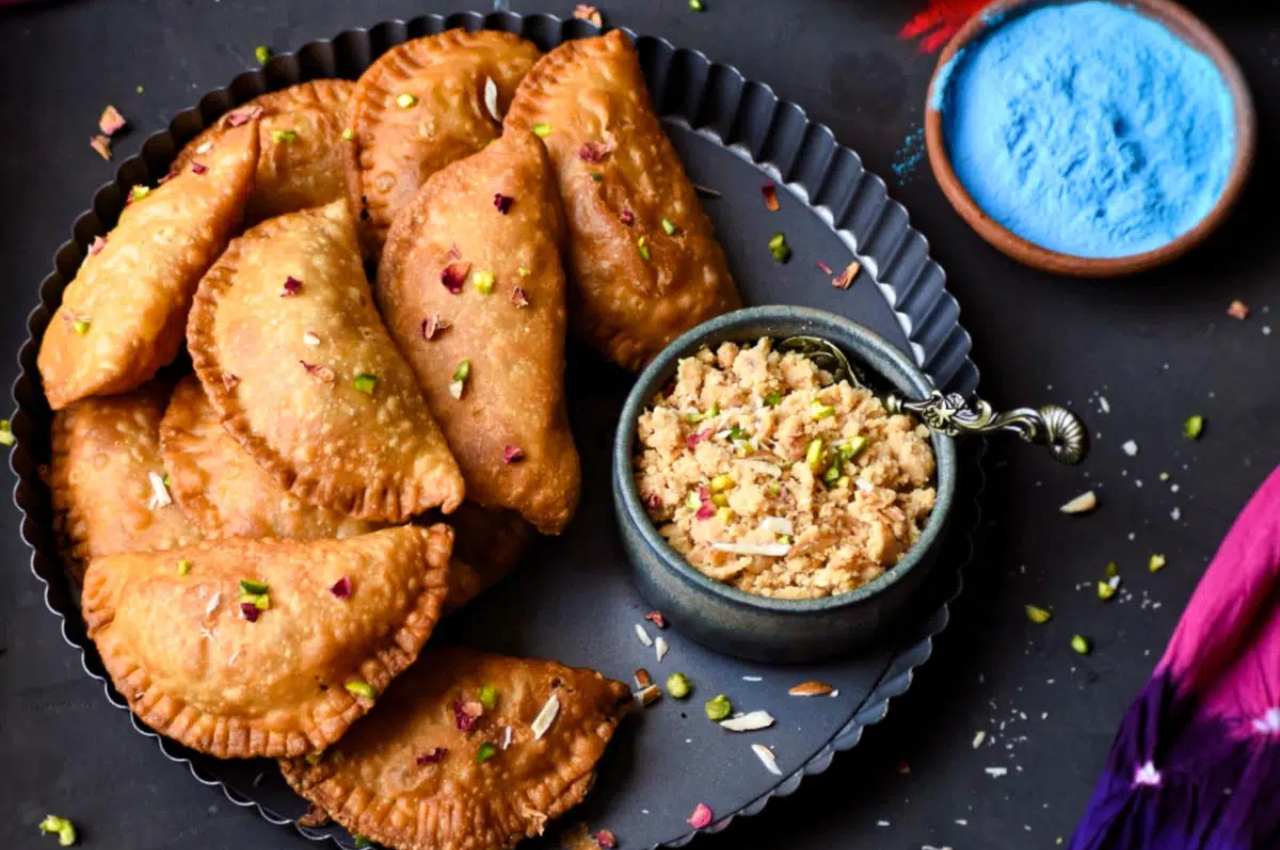 Gujiya Recipe, Gulkand Recipe, Gulkand Gujiya Recipe in Hindi, Gulkand Gujiya, Recipe