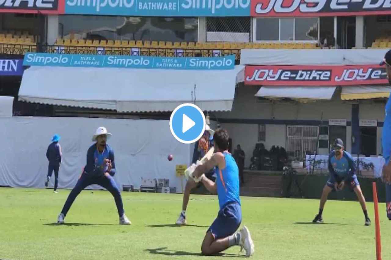 IND vs AUS: Virat Kohli ने मैदान पर बैठकर खेला शॉट, Shreyas Iyer ने एक हाथ से पकड़ा कैच, देखें वीडियो
