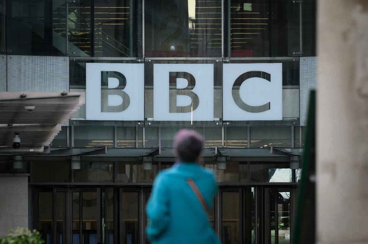 IT Survey On BBC, Day 2: दूसरे दिन भी इनकम टैक्स का सर्वे जारी, ऑफिस के अंदर नोकझोक का वीडियो भी वायरल