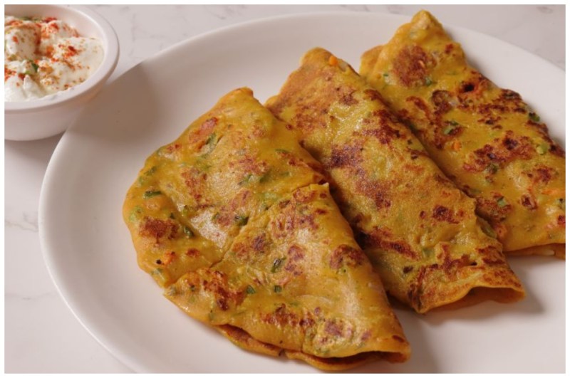 Instant Breakfast Recipes, atta ka vegetable toppings chilla
