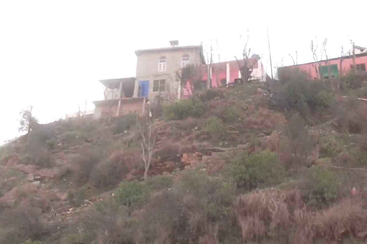 Jammu Kashmir: जम्मू के डोडा में जोशीमठ जैसा संकट; 21 घरों में दरारें, प्रशासन ने 300 लोगों को सुरक्षित जगहों पर पहुंचाया