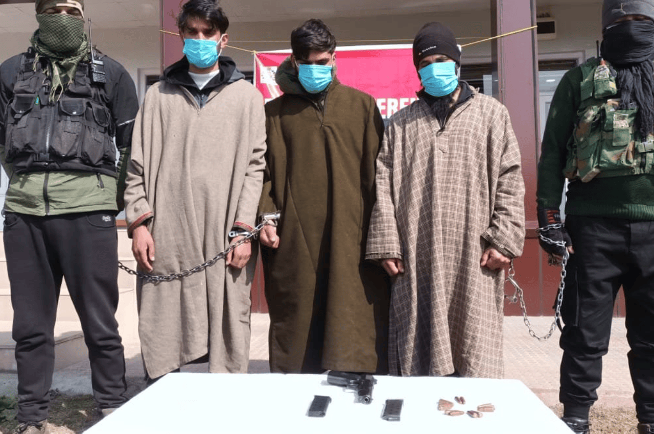 Jammu-Kashmir, Kulgam Police, terrorists, banned terror outfit HM, Arms And Ammunition, terror crimes, Kashmir Police