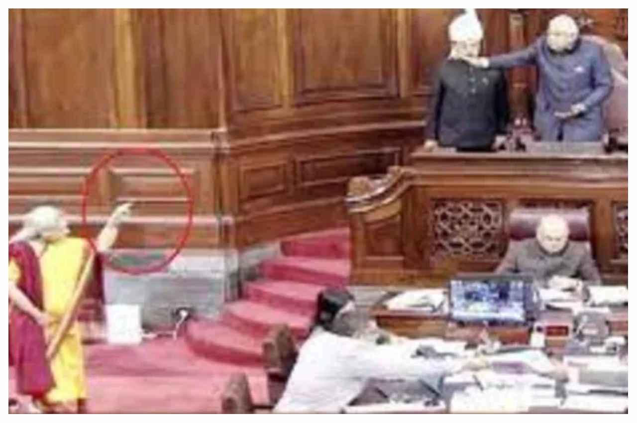 Budget Session 2023: सपा सांसद जया बच्चन ने सभापति को दिखाई उंगली, बीजेपी ने बताया शर्मनाक हरकत