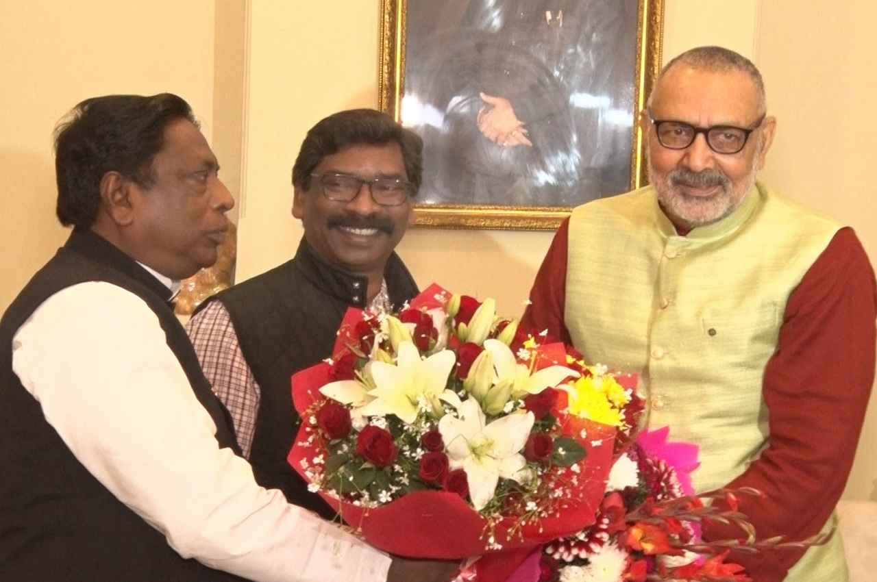 Jharkhand News: CM हेमंत सोरेन ने की केंद्रीय मंत्री गिरिराज सिंह से मुलाकात, इन प्रमुख मांगों पर हुई चर्चा