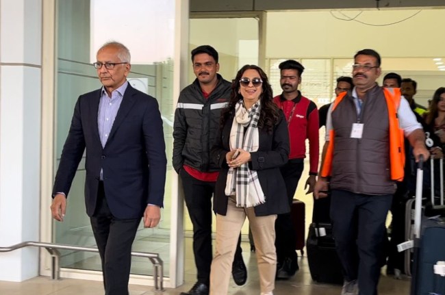 SidKiara Wedding, Sidharth Malhotra, Sid Kiara, Kiara Advani, Kiara Sidharth wedding, Jaisalmer, Rajasthan, Celeb spotted, bollywood, Sidharth Kiara Wedding, Juhi Chawla Reached jaisalmer, Wedding, Juhi Chawla Video