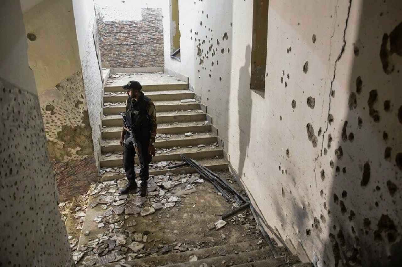 Karachi Taliban Attack: कराची में पुलिस थाने पर हमला, 5 आतंकियों समेत 9 लोगों की मौत; 17 घायल