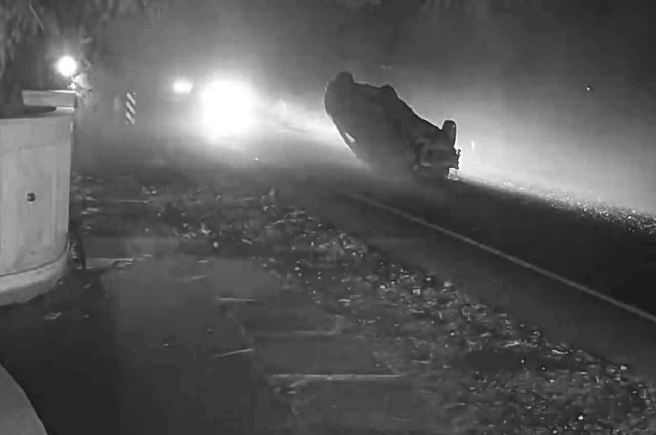 Kerala Road Accident: केरल में दिल दहला देने वाला सड़क हादसा, पलटने के बाद गेंद की तरह घूमी कार