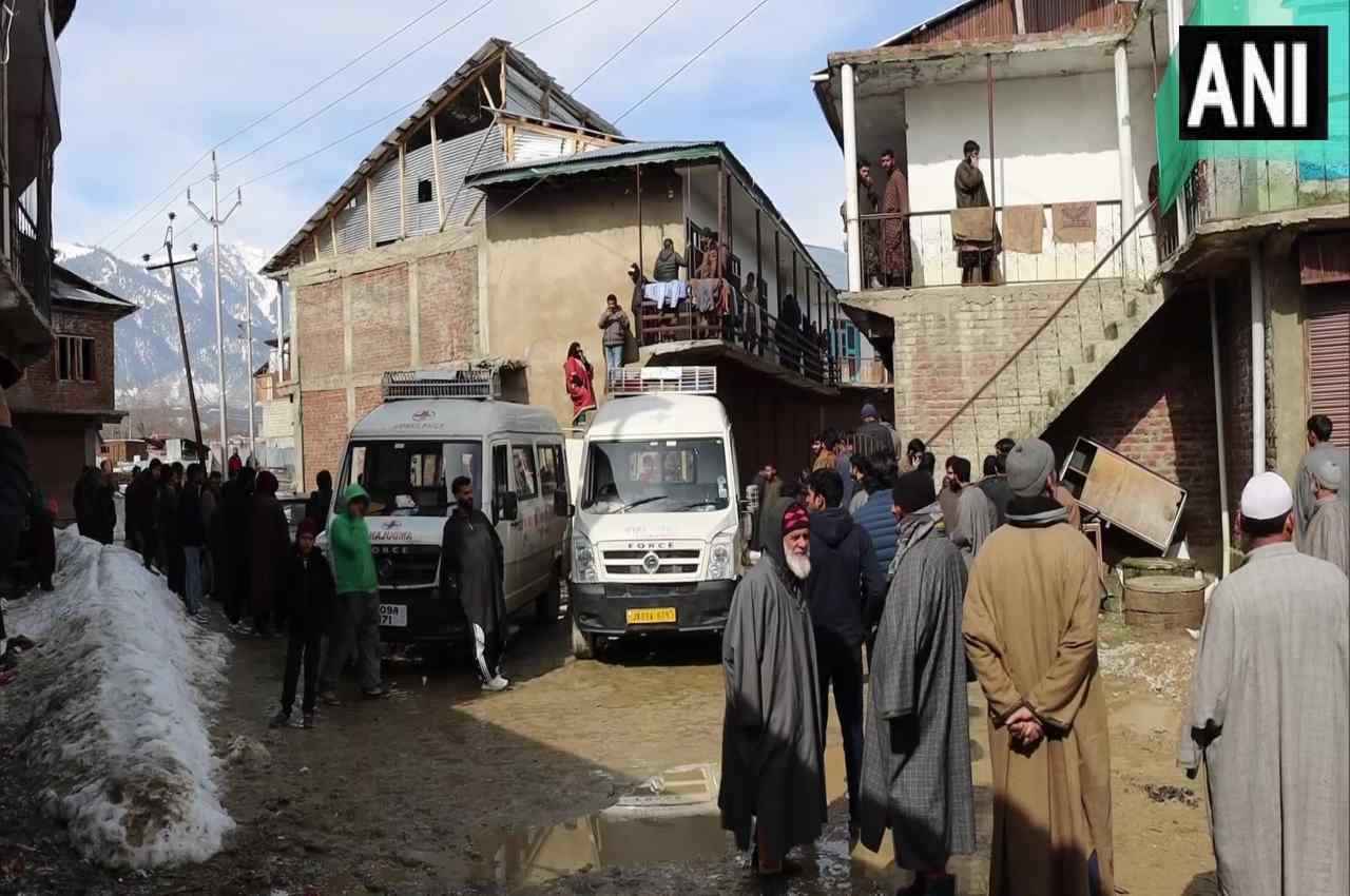 Kupwara Five members of Uttar Pradesh family including three minor children die in Kupwara kashmir