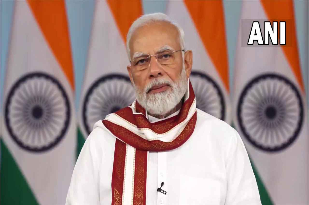 Lucknow: यूपी में 9,055 को बांटे SI नियुक्ति पत्र, पीएम मोदी ने वीडियो कॉन्फ्रेंसिग से दी बधाई
