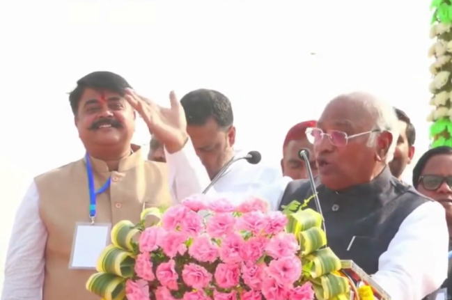 Mallikarjun Kharge (1) Mallikarjun Kharge, Congress president Mallikarjun Kharge, Jharkhand, Congress Campaign, Hath Se Jodo Hath, Adani Row, Pm Narendra Modi