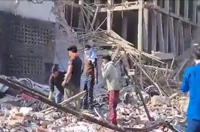 Big accident in Meerut Cold storage boiler explodes, 50-60 laborers buried under debris hindi news