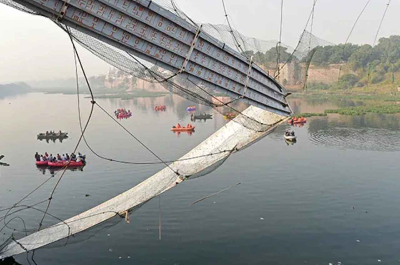 Morbi Bridge: ओरेवा कंपनी को मृतकों के परिजनों को देने होंगे 10-10 लाख रुपये, गुजरात हाई कोर्ट का आदेश